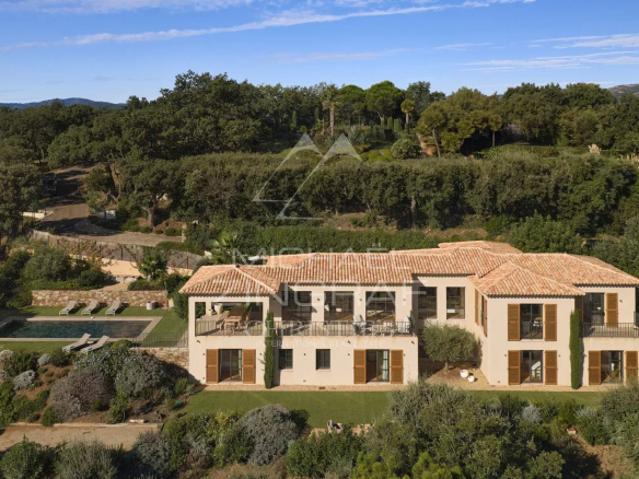Villa contemporaine avec vue mer et Château de Grimaud
