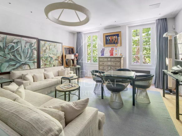 Centre-ville, à deux pas de la Place des Lices – Appartement avec studio attenant