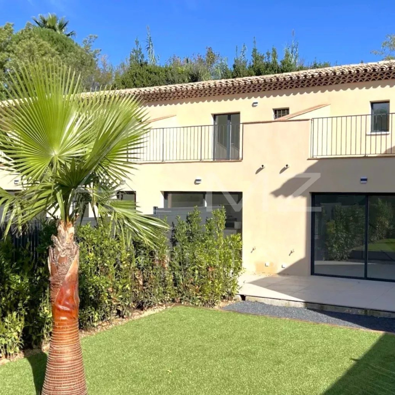 Villa vue mer panaromique sur le village de Saint-Tropez