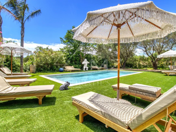 VILLA DE CARACTERE – VUE SUR LE CHATEAU DE GRIMAUD