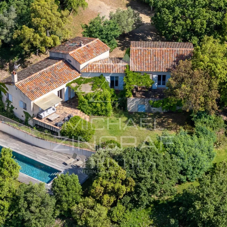Saint-Tropez – Luxury villa in a verdant setting
