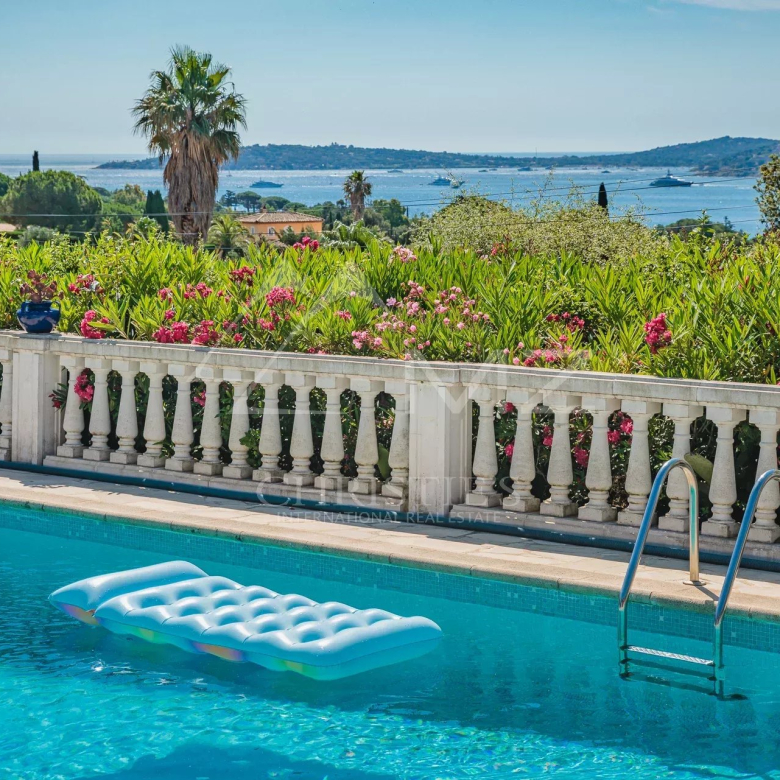 Villa avec vue à proximité du vieux village