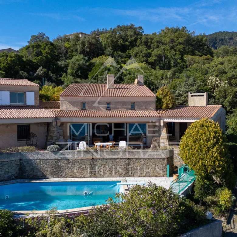 Villa rénovée avec vue mer panoramique à Hyères