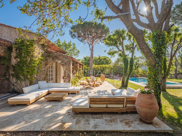 STONE PROPERTY – GRIMAUD