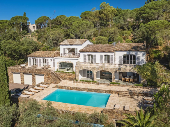 Grimaud – Bastide Provençale entièrement rénovée