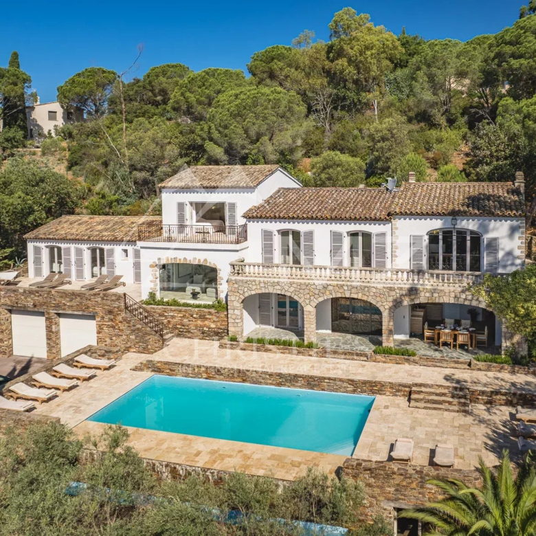 Proche Saint-Tropez – Charmante villa provençale vue mer