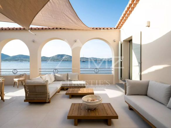 Villa Aqua – Proche Saint-Tropez – Villa neuve pieds dans l’eau