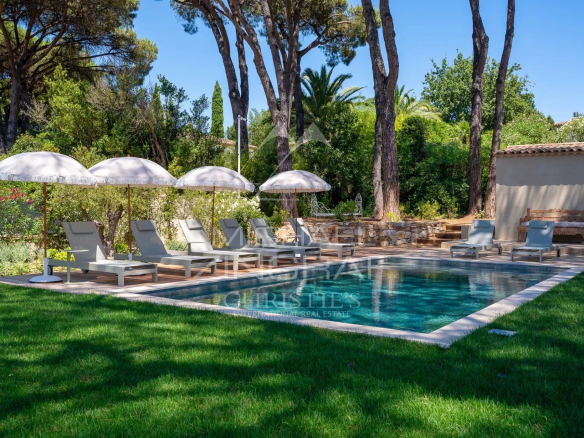 Villa Carla – Superbe villa rénovée avec grand jardin arboré – Saint-Tropez
