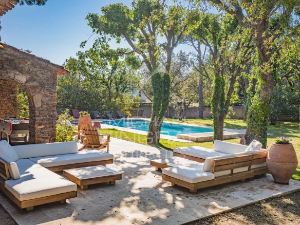 PROPRIETE EN PIERRE – GRIMAUD