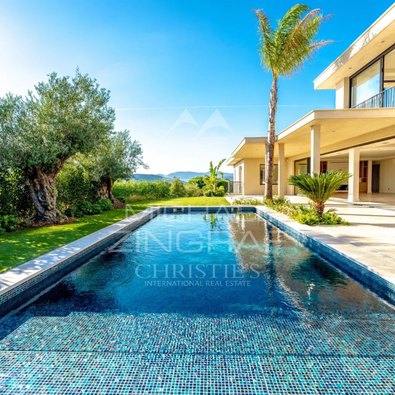 Villa Sainte-Maxime – Raffinement contemporain avec vue mer.