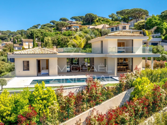 Villa Sainte-Maxime – Raffinement contemporain avec vue mer.