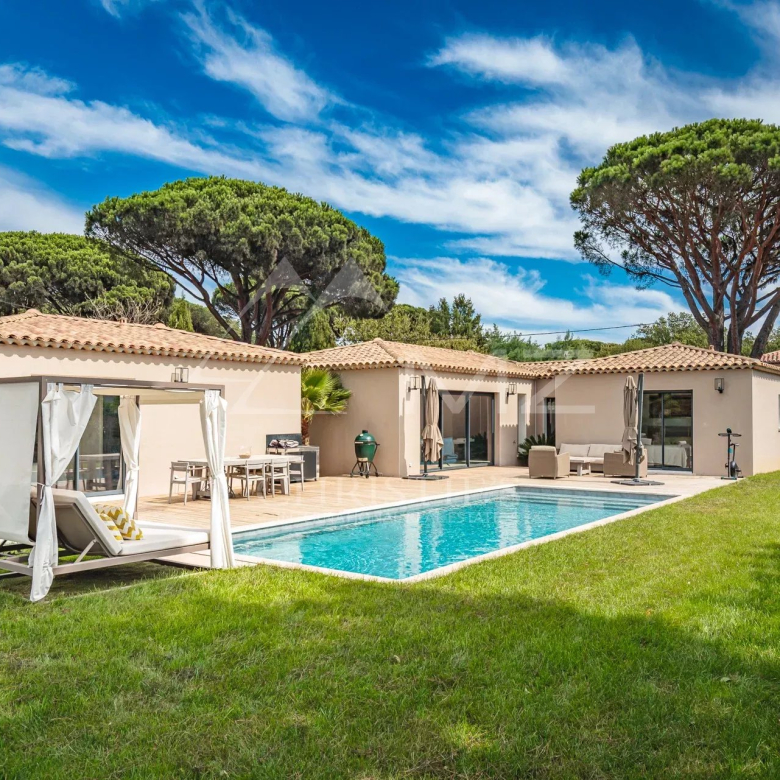 Exceptionnel : sublime et authentique villa de caractère offrant la plus belle vue du Golfe de Saint-Tropez