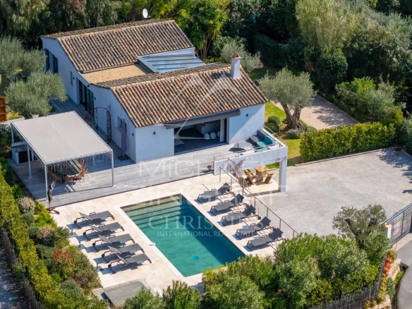 Gigaro, superb house in a private estate, a few steps from the beaches of Gigaro