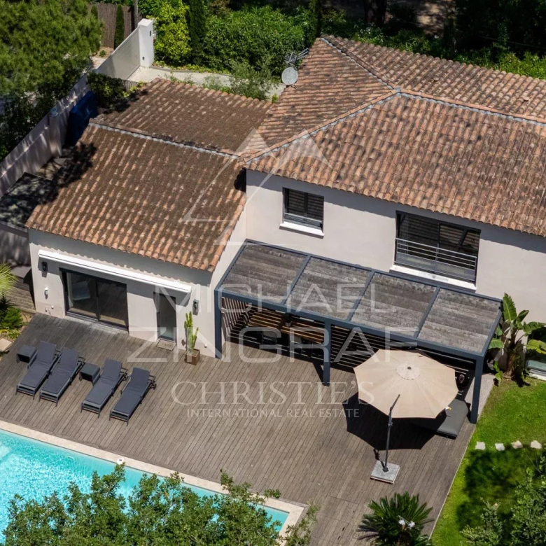 Élégante Villa les Pieds dans l’Eau au Cœur de Port Grimaud