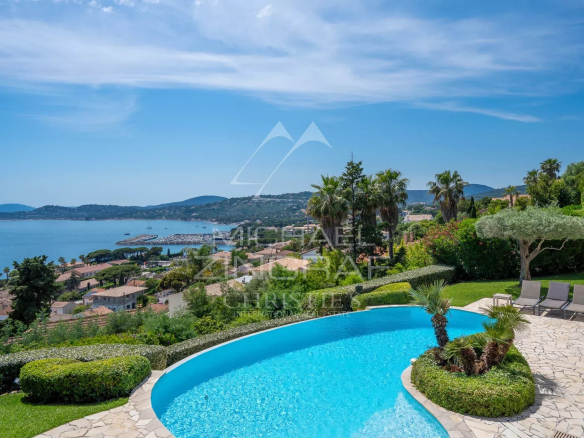 Dominant position, panoramic sea view, absolute calm just steps from the city centre.