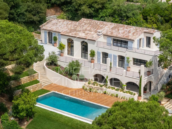 Superb property with sea views in the heart of Escalet