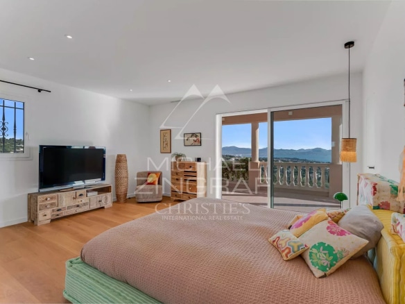 Chambre avec vue sur la mer et balcon aux Issambres, Roquebrune-sur-Argens.
