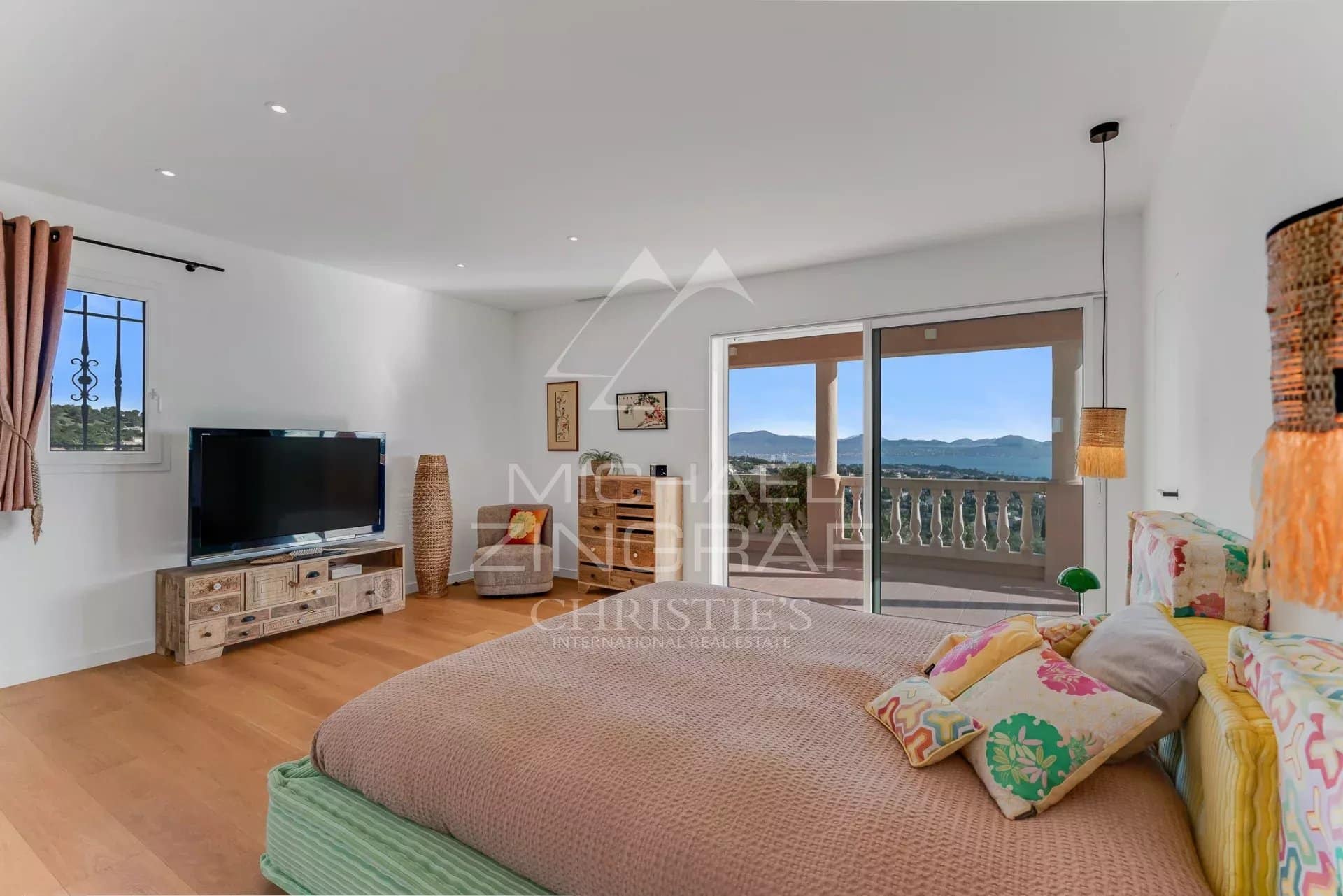 Chambre avec vue sur la mer et balcon aux Issambres, Roquebrune-sur-Argens.