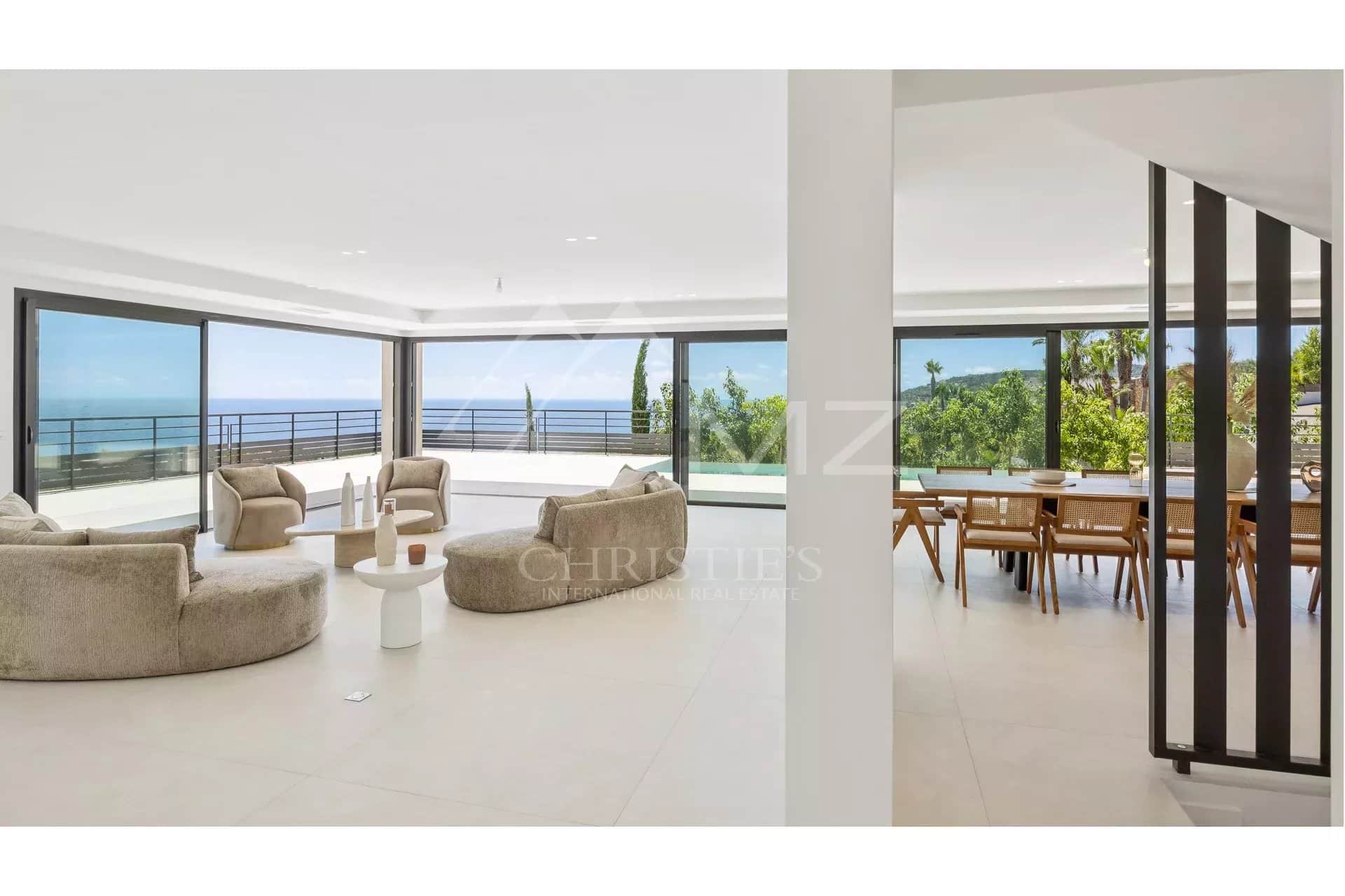 Contemporary villa in Les Issambres Interior of a contemporary villa with sea views, modern and bright furnishings.