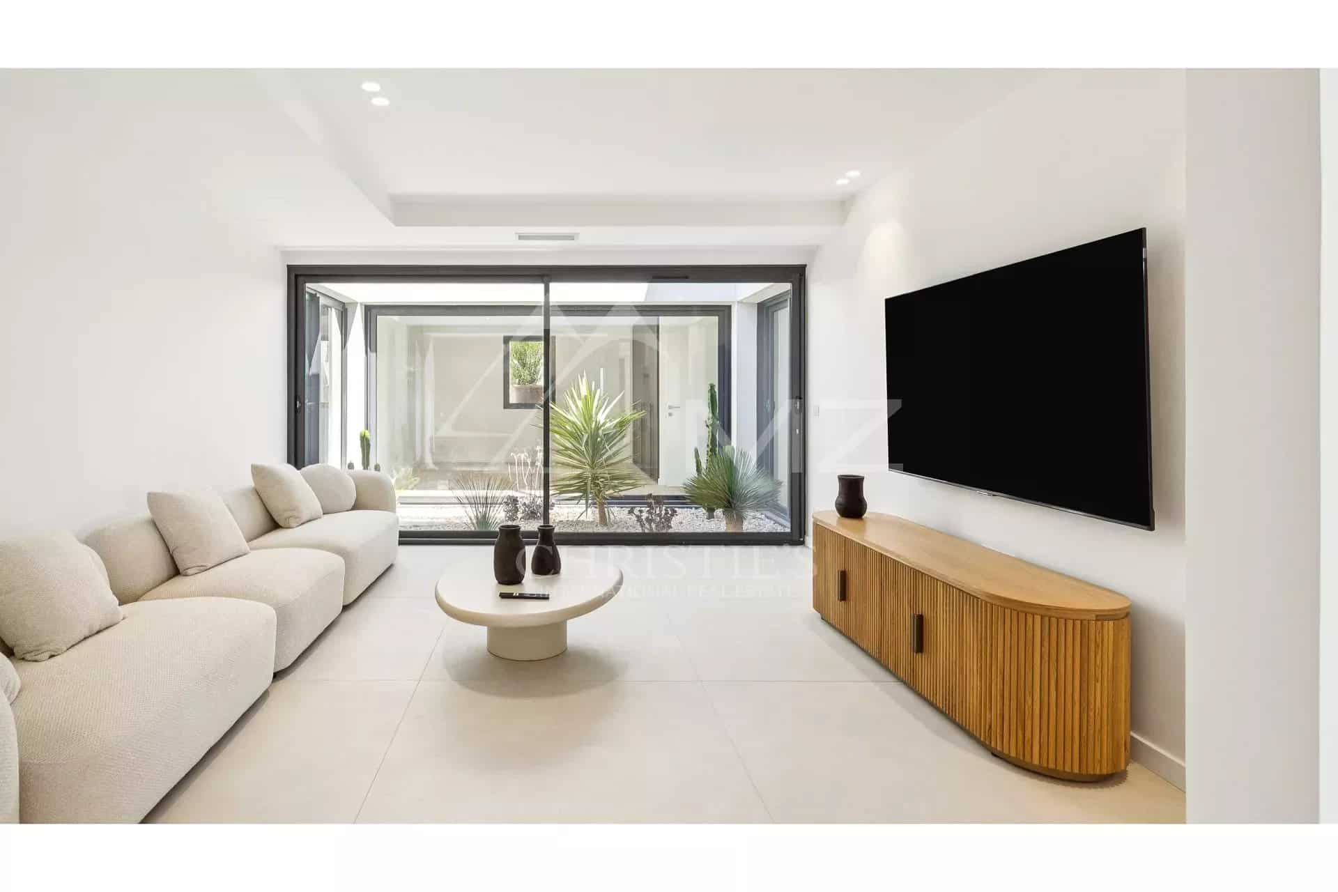 Modern living room of a villa in Les Issambres Interior of a contemporary villa with a bright and modern living room, overlooking a garden.