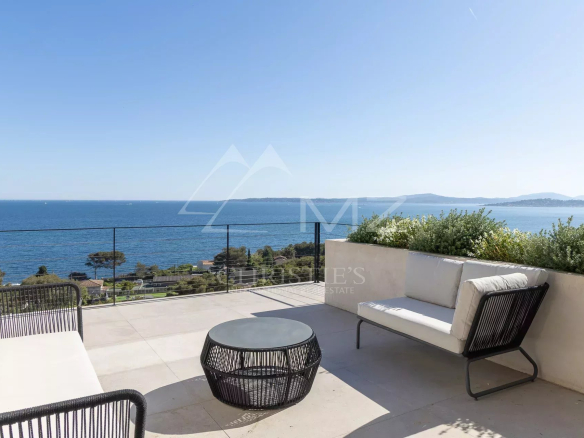 Terrace with sea view and modern furniture in Les Issambres