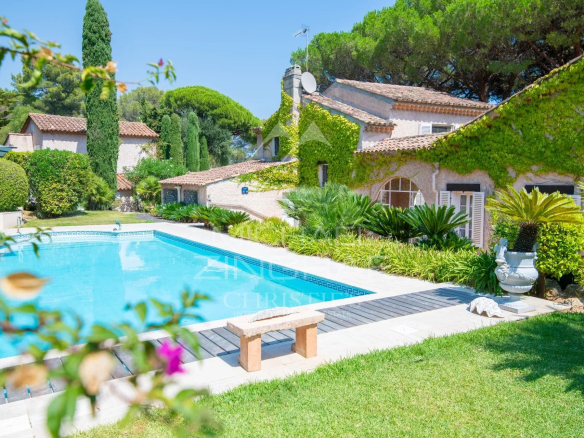 Luxury real estate photo | Charming Properties