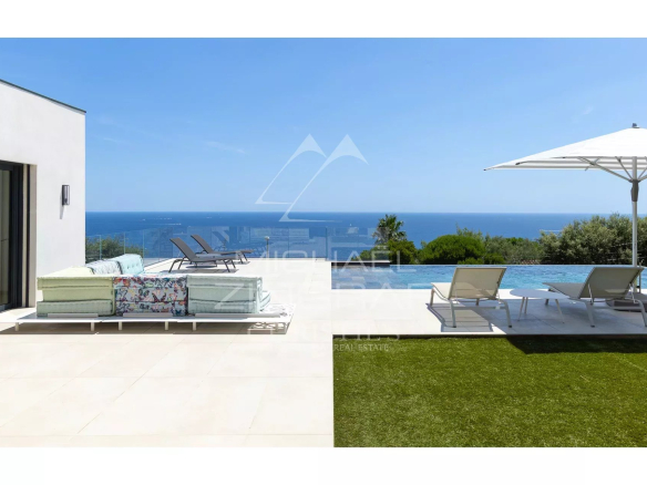 Terrace of a contemporary villa with swimming pool and sea view, Les Issambres.