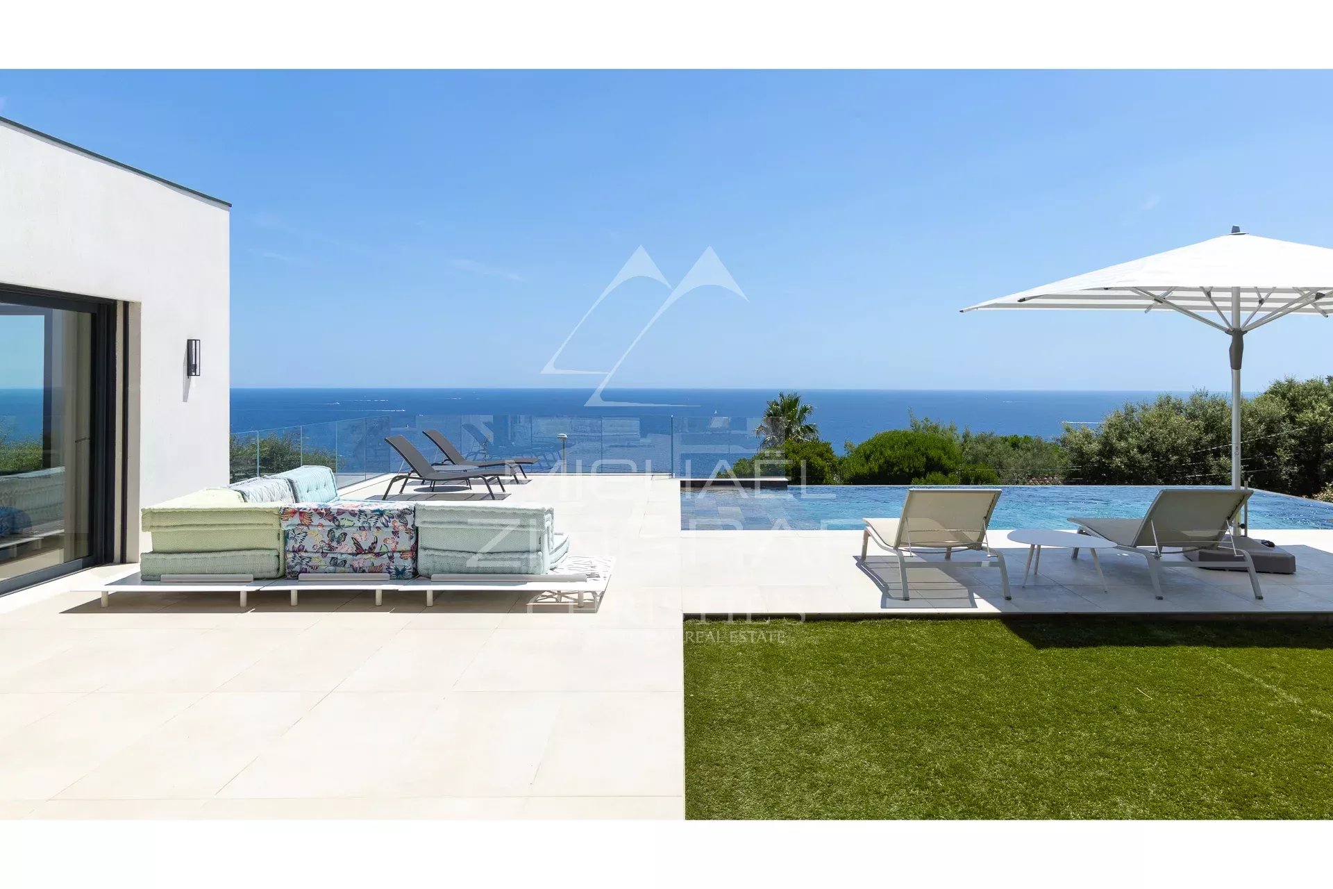 Terrace of a contemporary villa with swimming pool and sea view, Les Issambres.