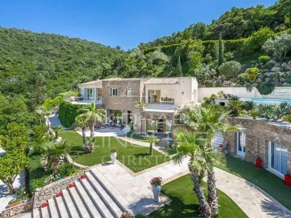 Modern villa with sea views, surrounded by greenery in Saint-Tropez.