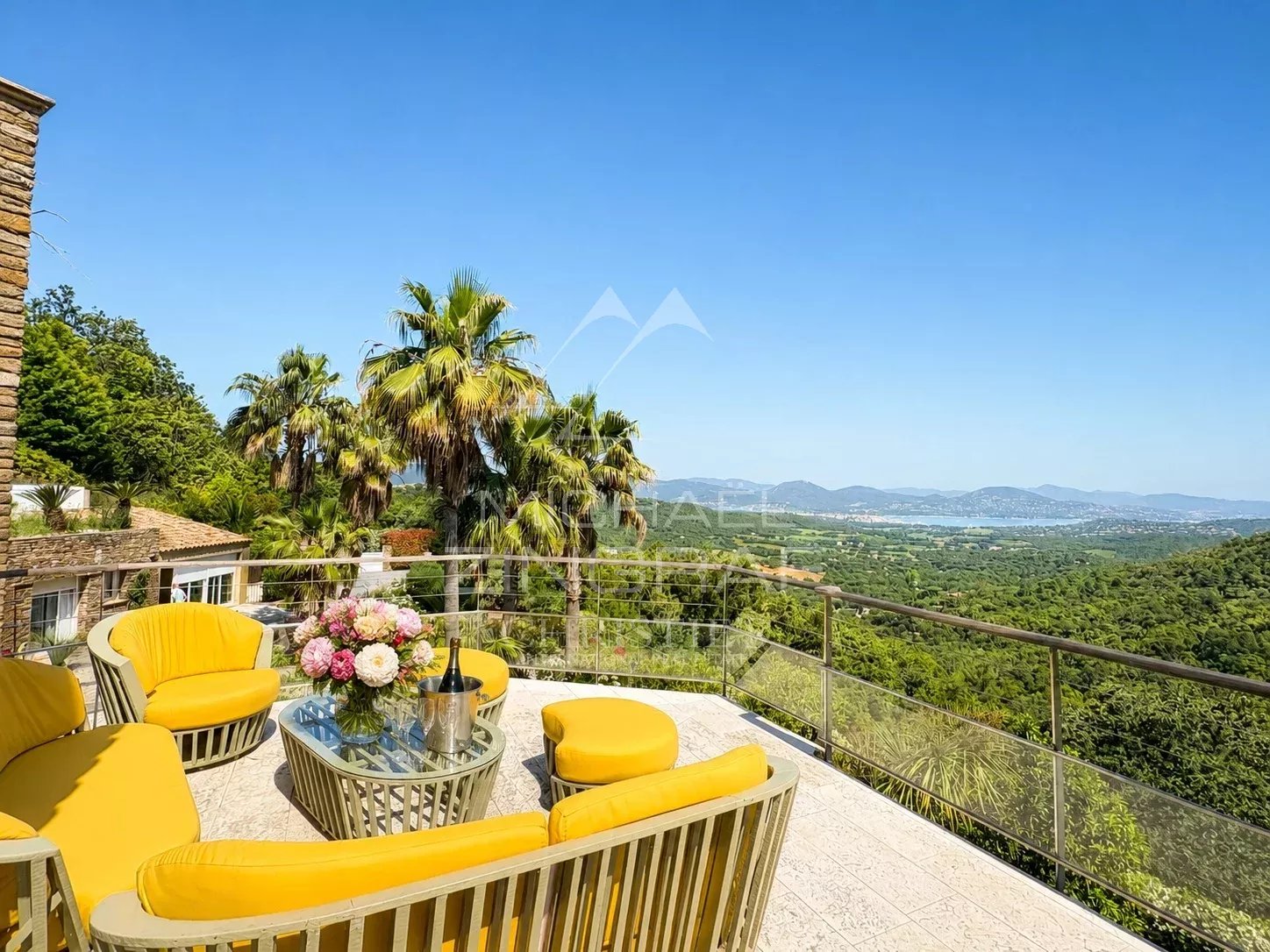 Exceptional villa in Saint-Tropez Terrace of a modern villa in Saint-Tropez with views of the sea and surrounding landscape.