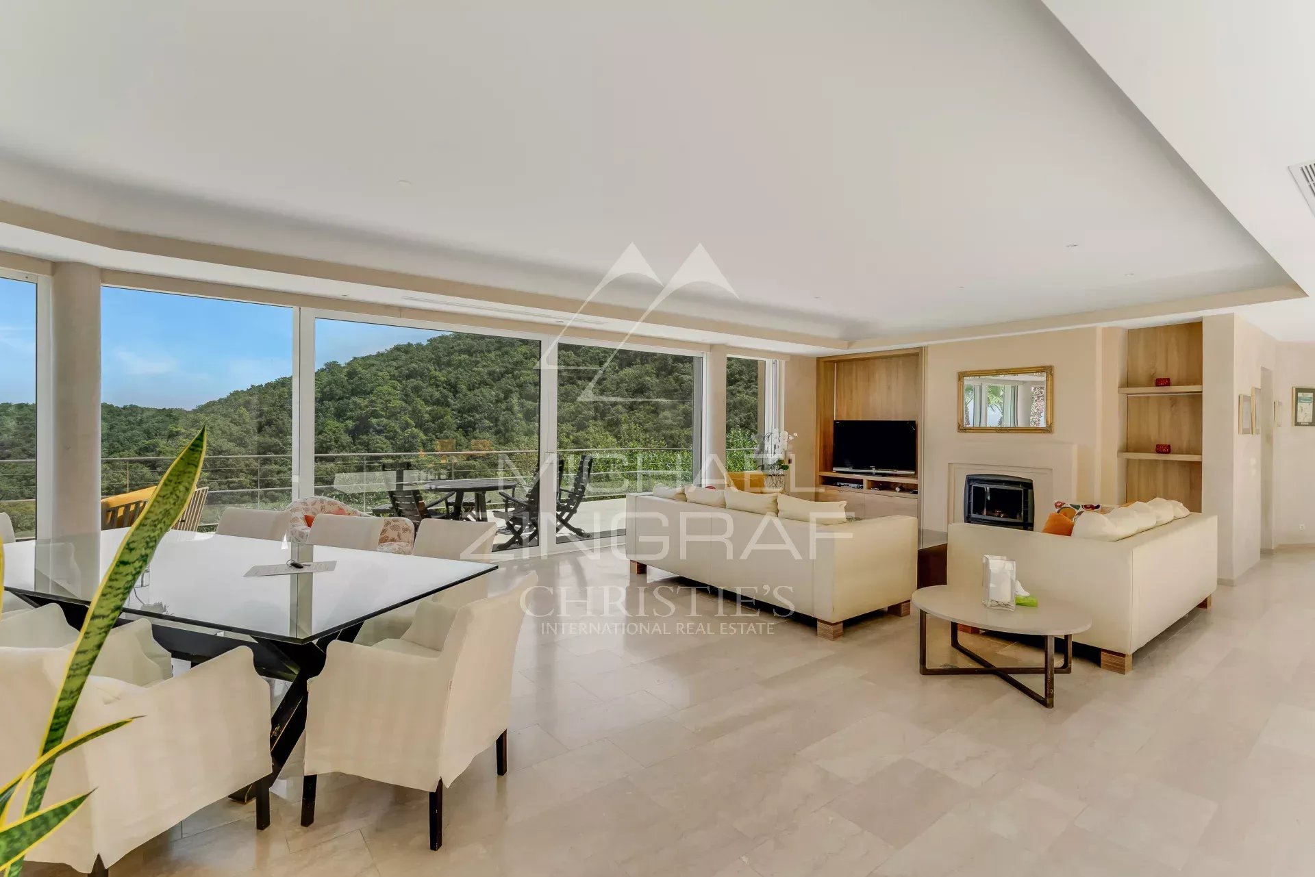 Interior of a villa in Saint-Tropez Interior of a modern villa in Saint-Tropez with views of the surrounding nature.