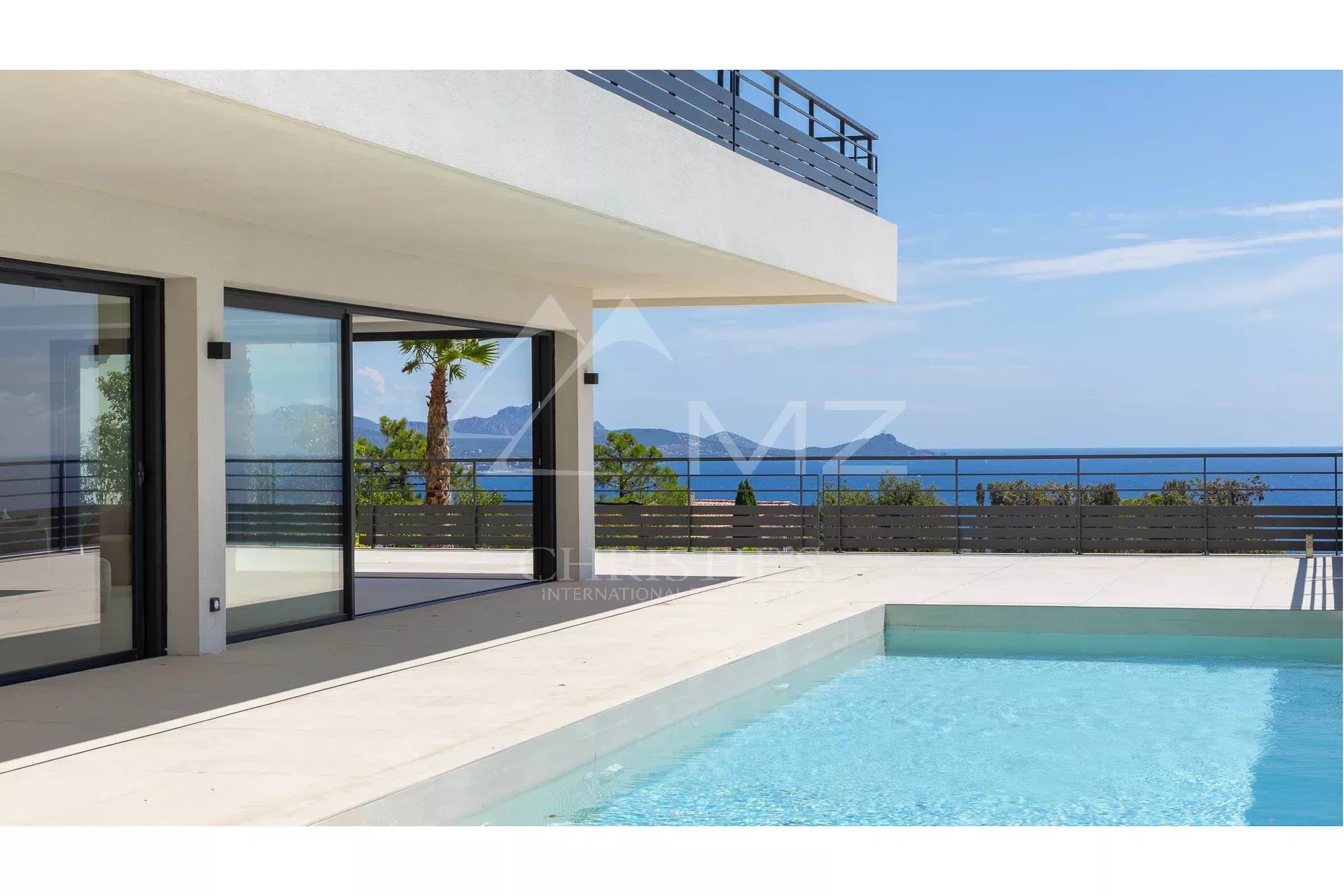 Villa contemporaine aux Issambres Villa contemporaine avec piscine et vue sur la mer, Les Issambres
