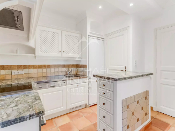 Modern kitchen with marble and tiled worktops in a villa in La Croix-Valmer.