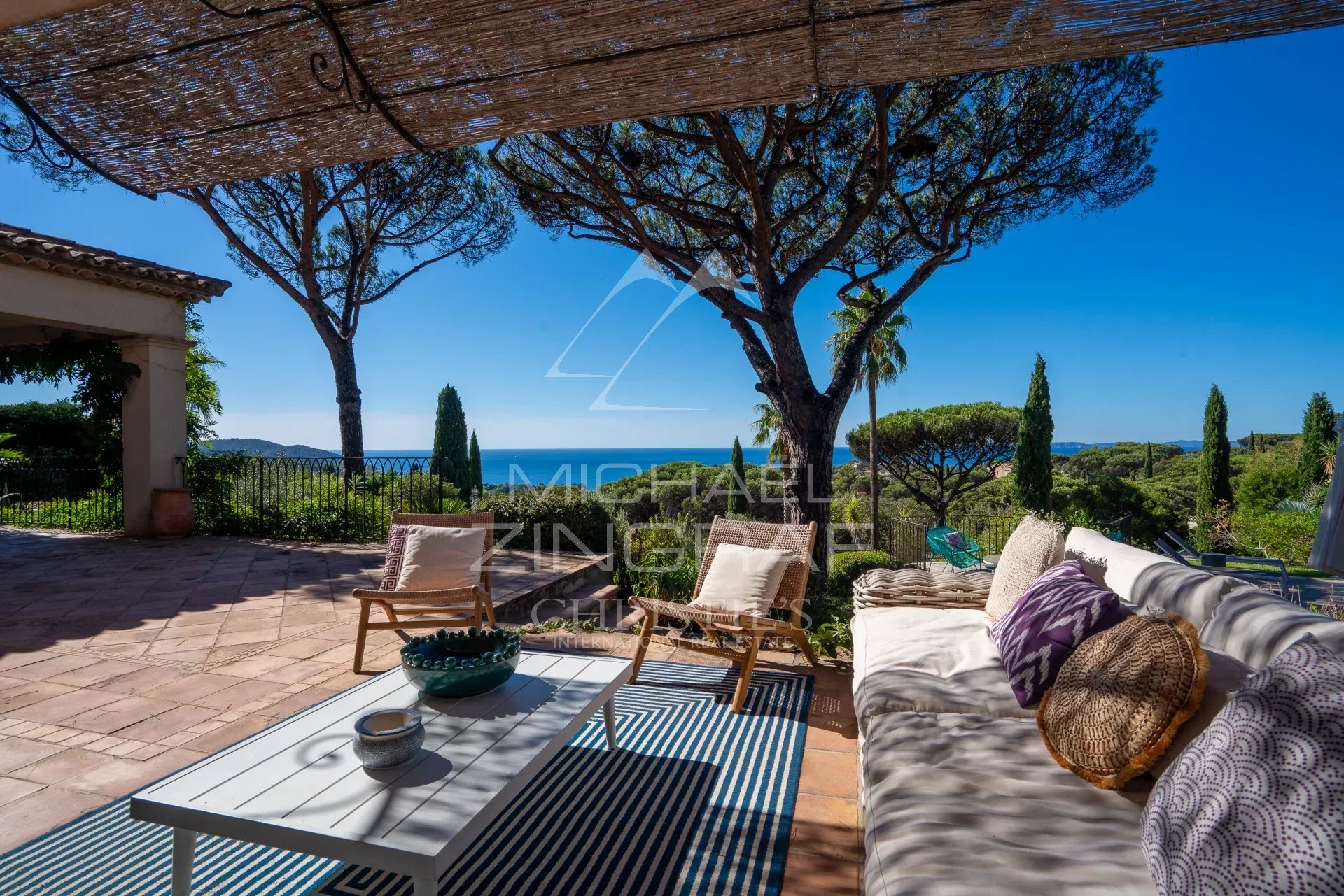 Neo-Provençal villa with sea view Terrace of a neo-Provençal villa with sea view in La Croix-Valmer, outdoor furniture and green landscape.