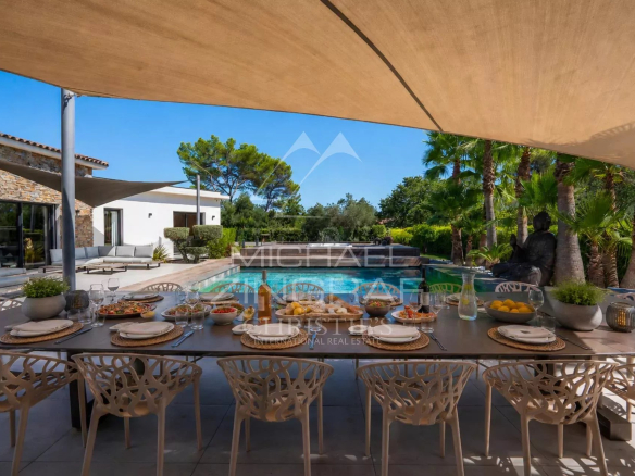 Terrasse d'une villa contemporaine avec piscine, Draguignan.