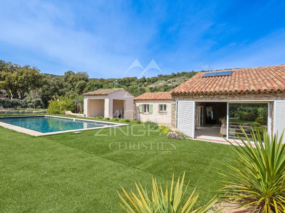Villa en pierre rénovée avec piscine et jardin au Plan-de-la-Tour