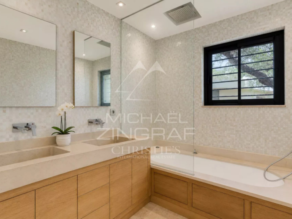 Modern bathroom with bathtub and double sink in a villa in Sainte-Maxime.