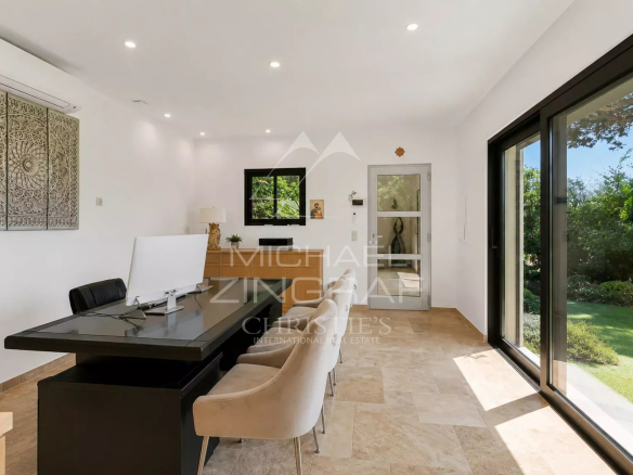 Interior of a modern villa in Sainte-Maxime with office and access to the garden.