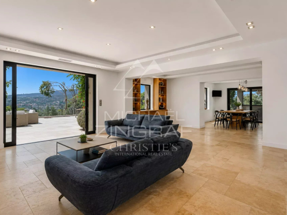 Interior of a modern villa in Sainte-Maxime with a spacious living room and access to the outside.