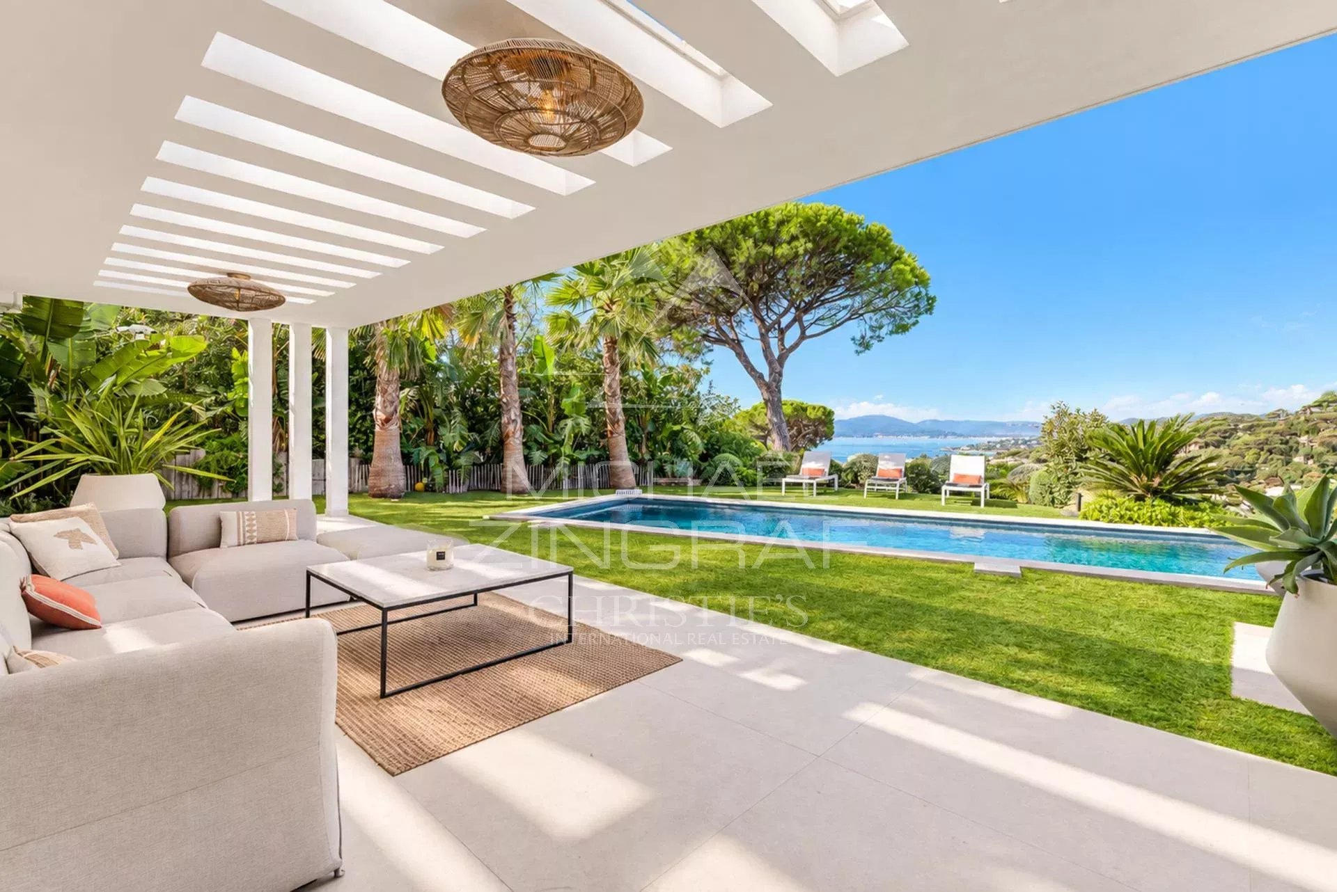 Contemporary villa in Sainte-Maxime Terrace of a contemporary villa in Sainte-Maxime with views of the swimming pool and surrounding landscape.