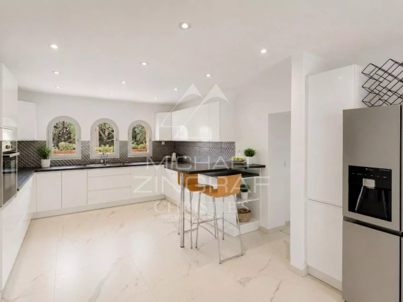 Modern and bright kitchen in a prestigious villa in Sainte-Maxime