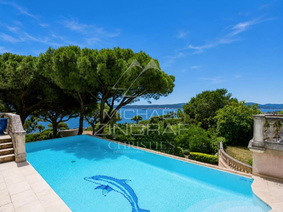 Luxury villa with infinity pool and sea view in Sainte-Maxime.