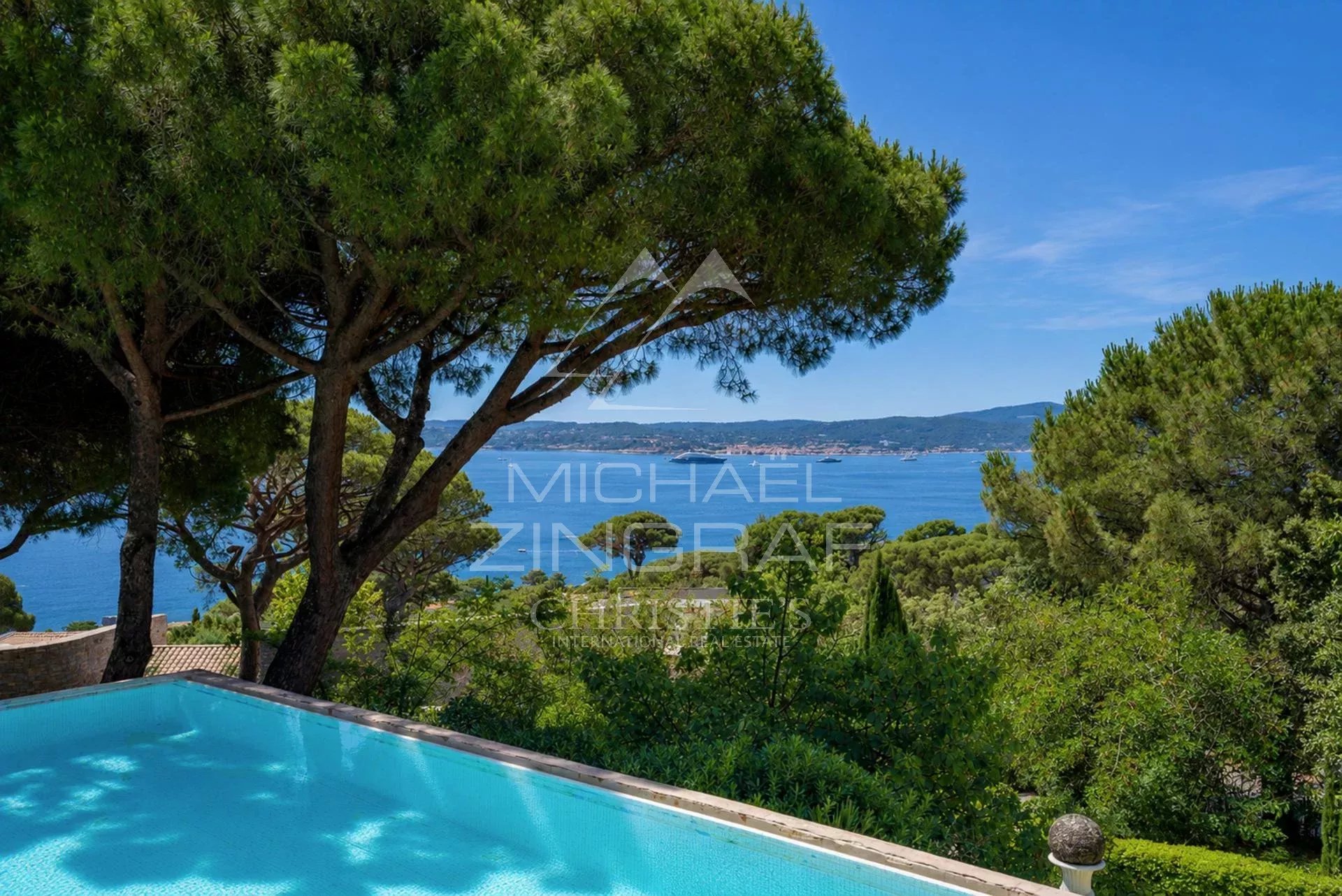 Luxury villa in Sainte-Maxime Panoramic view of the sea and the Gulf of Saint-Tropez from a villa in Sainte-Maxime.