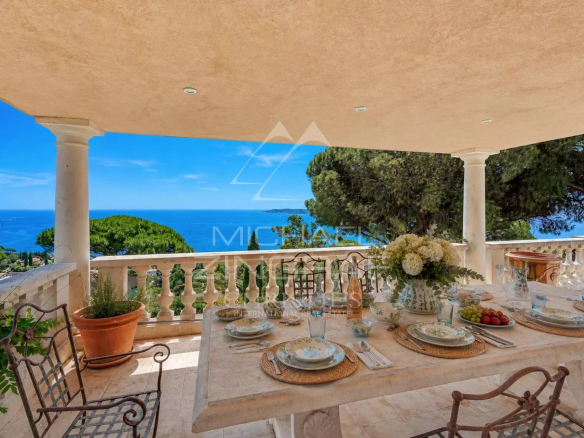 Terrace of a prestigious villa with views of the sea and the Gulf of Saint-Tropez in Sainte-Maxime.