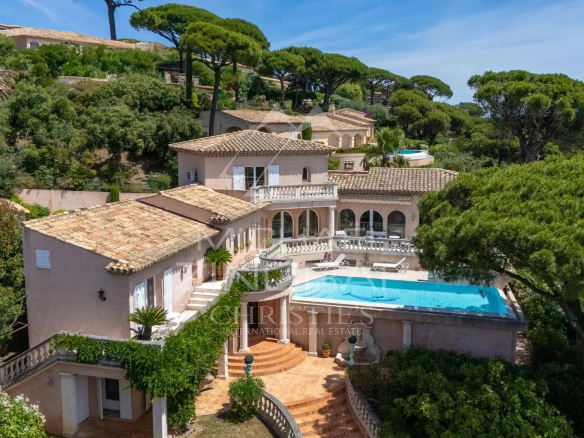 Luxury villa with swimming pool in Sainte-Maxime, surrounded by greenery and offering a sea view.