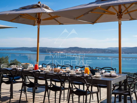 Terrace with set table and view of the Gulf of Saint-Tropez from Villa Levante in Grimaud.