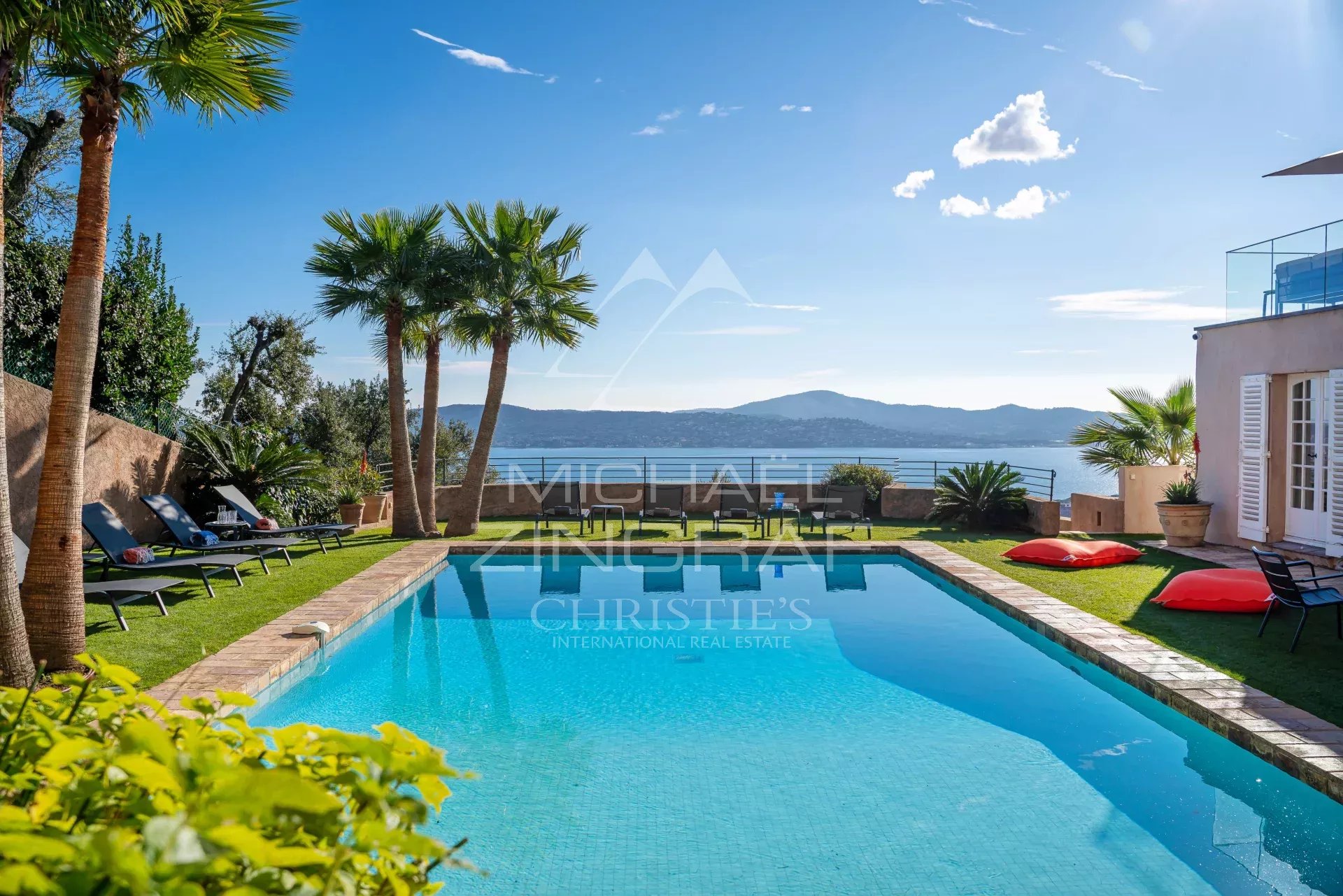 Villa Levante in Grimaud View of the swimming pool at Villa Levante in Grimaud with the Gulf of Saint-Tropez in the background.