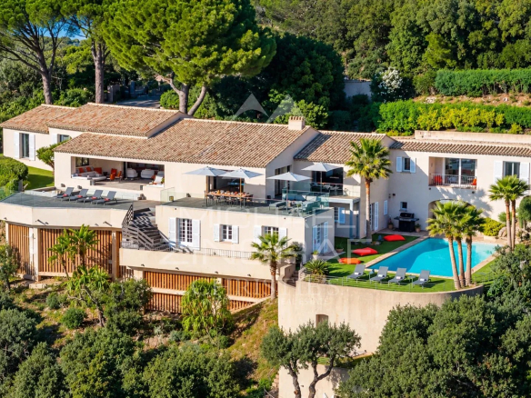 Luxury real estate photo | Charming Properties