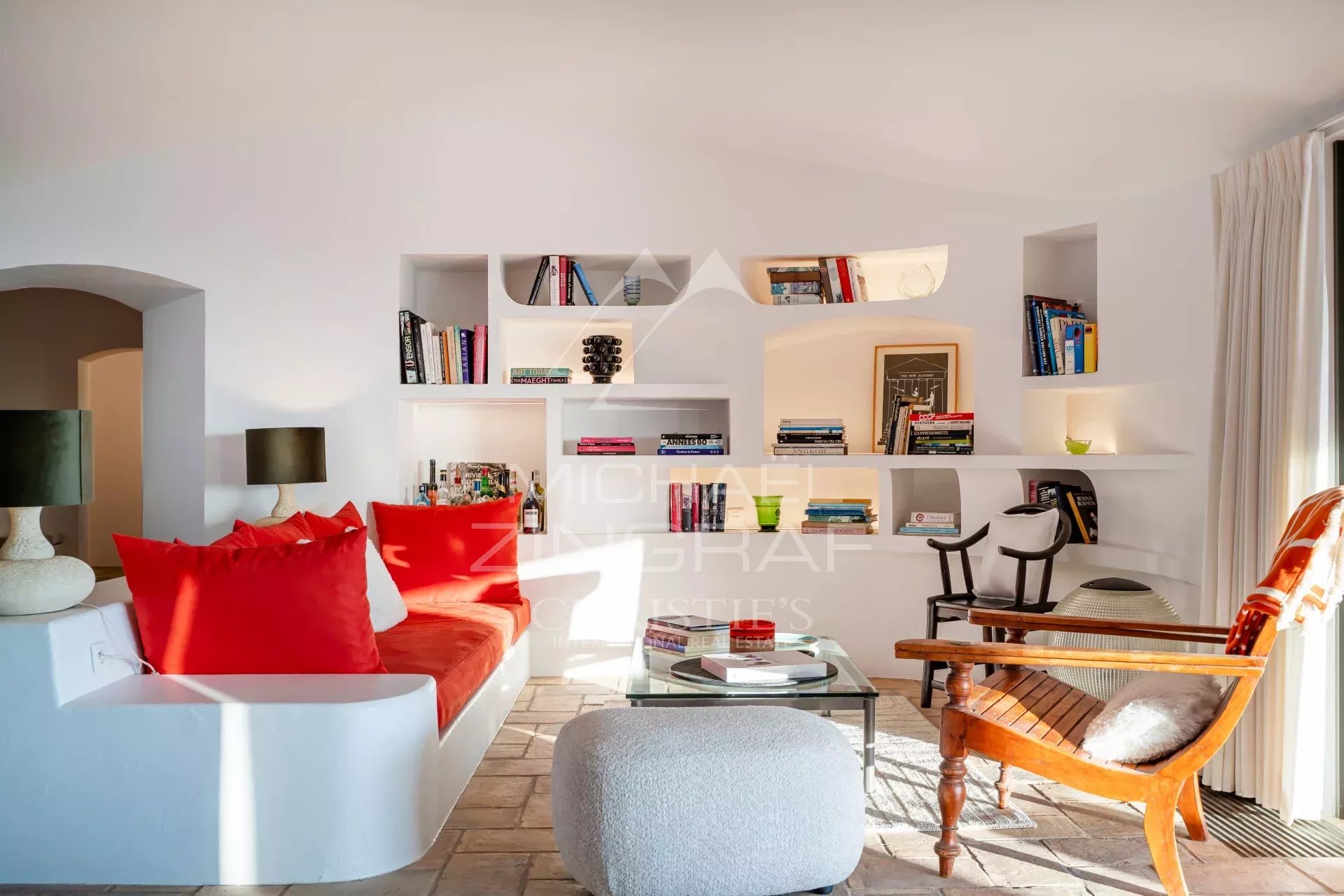 Villa Levante Lounge Interior of Villa Levante in Grimaud, with a bright living room and modern furniture.