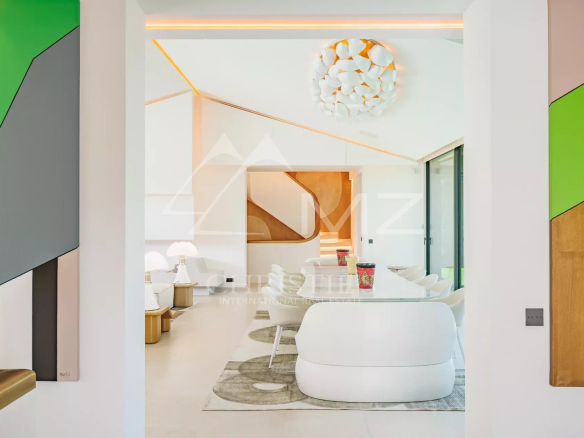 Modern interior of the Villa Harmonie in Ramatuelle, with a bright living room and colorful works of art.